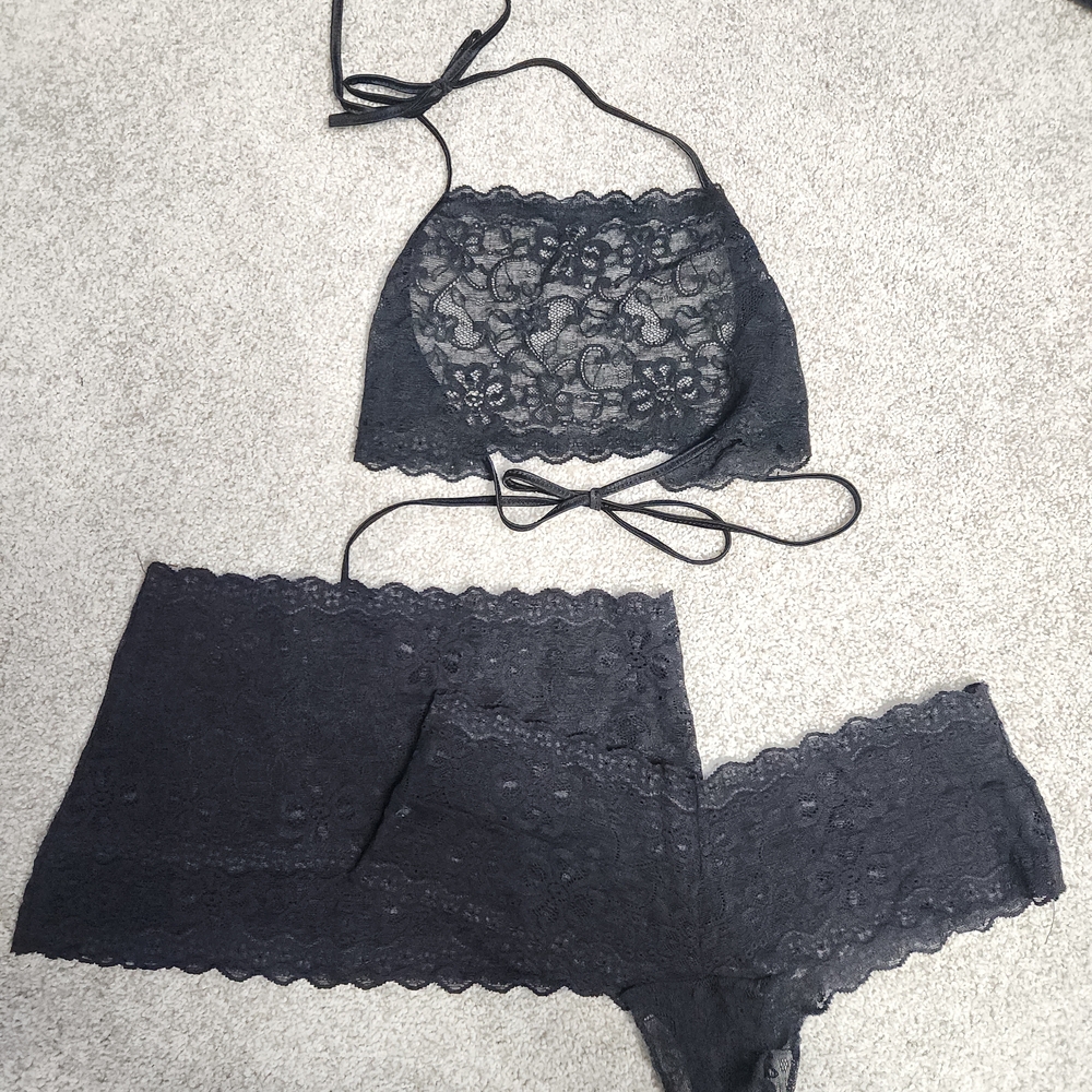 Lace Lingerie Set - image 1